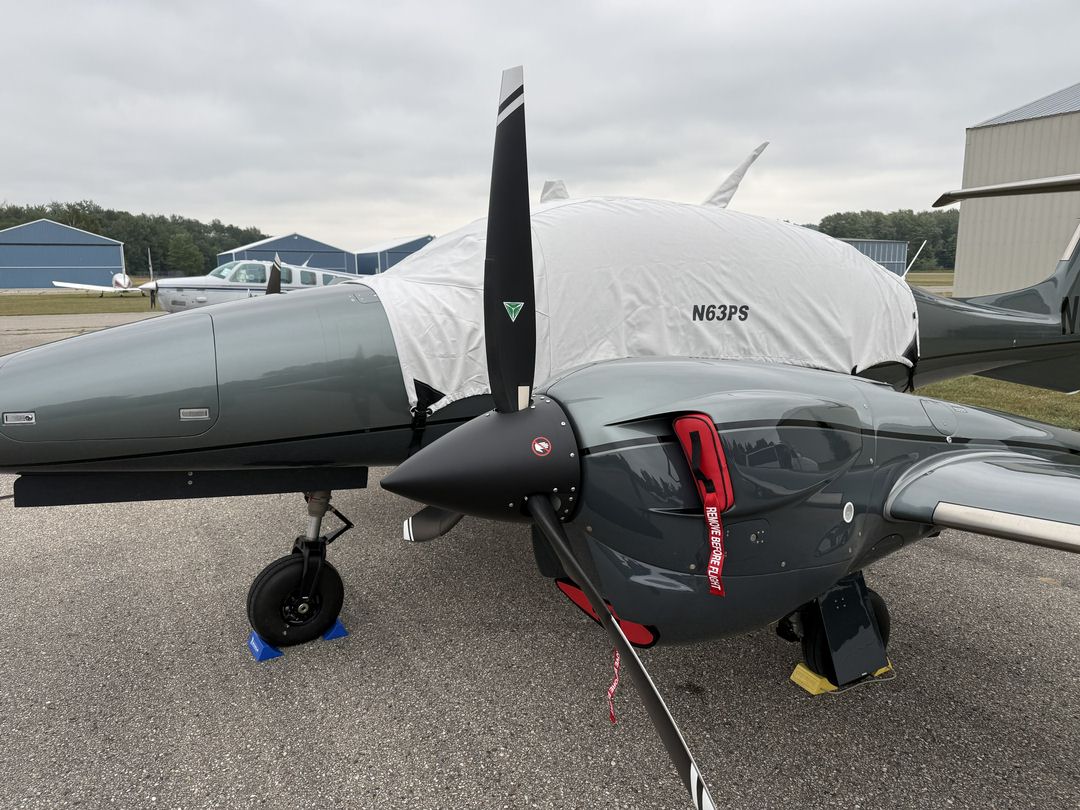 Diamond DA-62 Canopy Cover, Engine Plugs